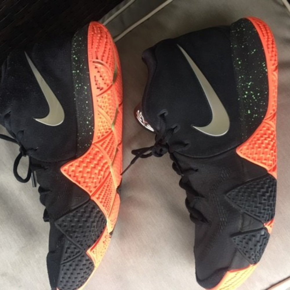 Nike Kyrie 4 Men's Basketball Shoes Size 10